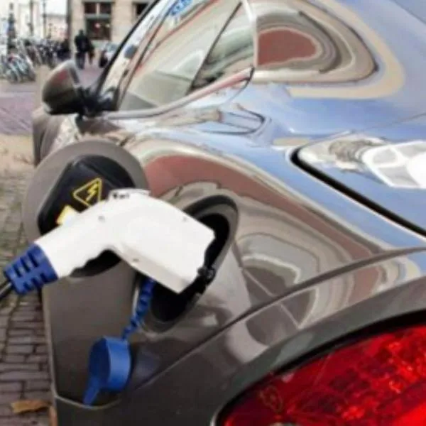 Carros eléctricos e híbridos son menos confiables, según encuesta