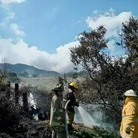 Bomberos de Facatativá atienden la emergencia producto de una explosión en una fábrica de pólvora. Hubo al menos 7 heridos