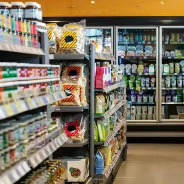Foto de supermercado, a propósito de reforma tributaria e impuesto al plástico