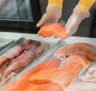 ¿Cómo saber si un pescado está en buenas condiciones antes de comprarlo? Métodos para adquirirlo sin preocupaciones y preservar su sabor y calidad.