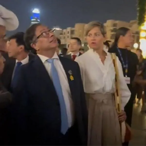 Momento en el que Gustavo Petro ignora en Dubái a Verónica Alcocer