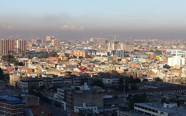 Bogotá amaneció con una gruesa capa de esmog, ¿a qué se debe?