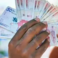 Foto de dinero colombiano, en nota de que Cayó Chance Millonario en Colombia con acumulado por 4.900 millones de pesos: cómo jugar y más