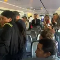 Foto de avión de Avianca por pelea de pasajeros con tripulación
