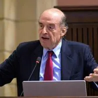 Exigen renuncia de canciller Leyva por nuevo escándalo con licitación de pasaportes