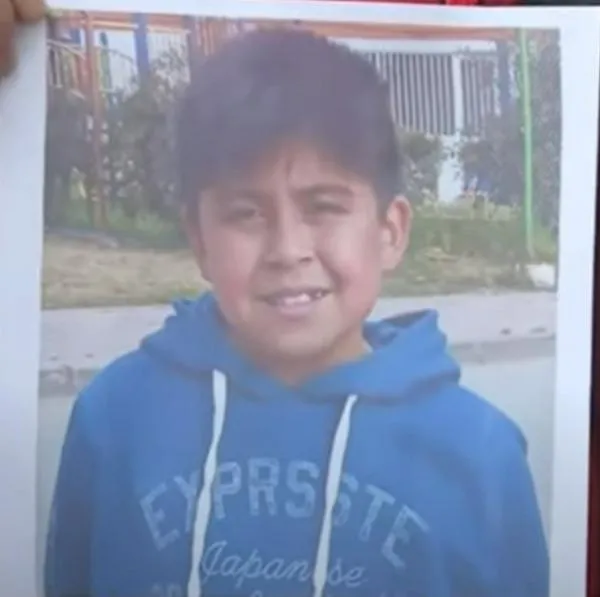 Extraña desaparición de niño cerca a Bogotá. El pequeño peleó con su mamá y salió corriendo. Lo han visto en videos de cámaras de seguridad. 