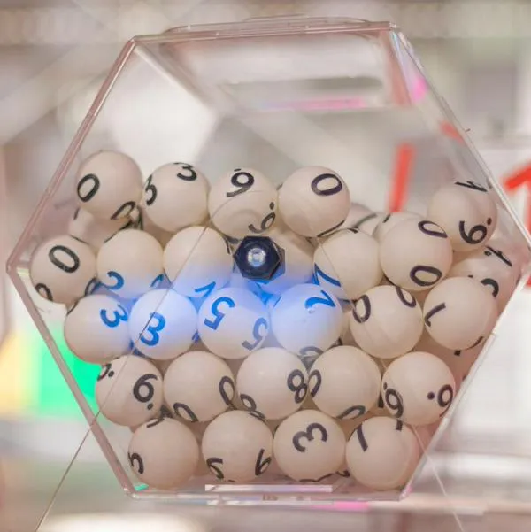 Foto de balotas de una lotería