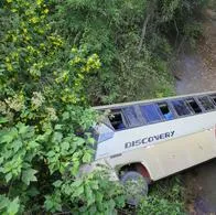 Al menos 13 muertos y unos 30 heridos al volcar autobús en Honduras