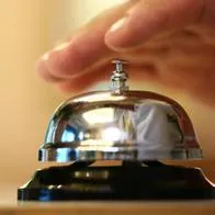Hombre descansaba en la habitación de un hotel, se paró al baño, pero quedó peturbado con lo que halló 