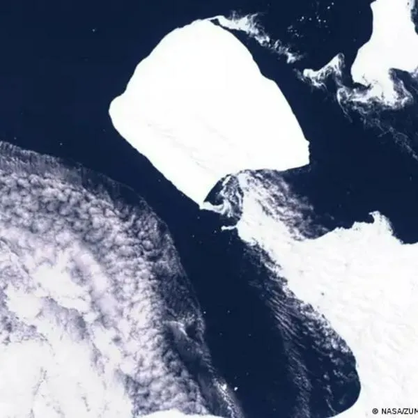 El iceberg más grande del mundo va camino a mar abierto.