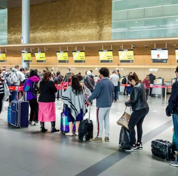 Aeropuerto El Dorado en Bogotá vuelve a presentar demoras en los vuelos programados para este miércoles y a eso se le suma un accidente en la Av. Boyacá.
