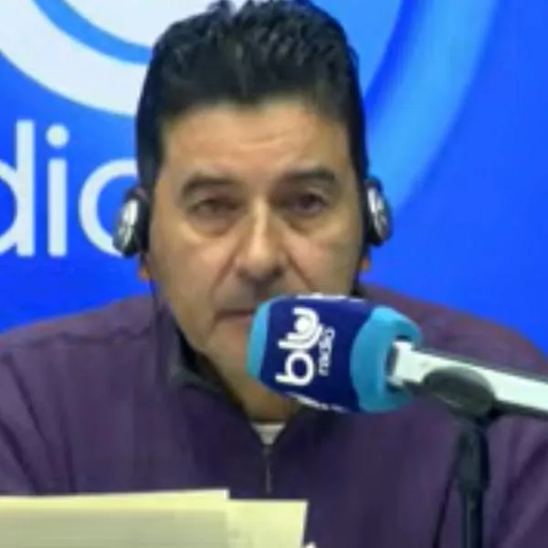 Néstor Morales se agarró en Blu Radio con ponente de reforma a salud por Álvaro Uribe, ya que lo metió en cada una de sus respuestas sin preguntárselo. 