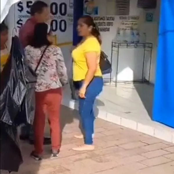 Video: mujeres se agarraron a "puños y patadas" por un hombre en plena calle