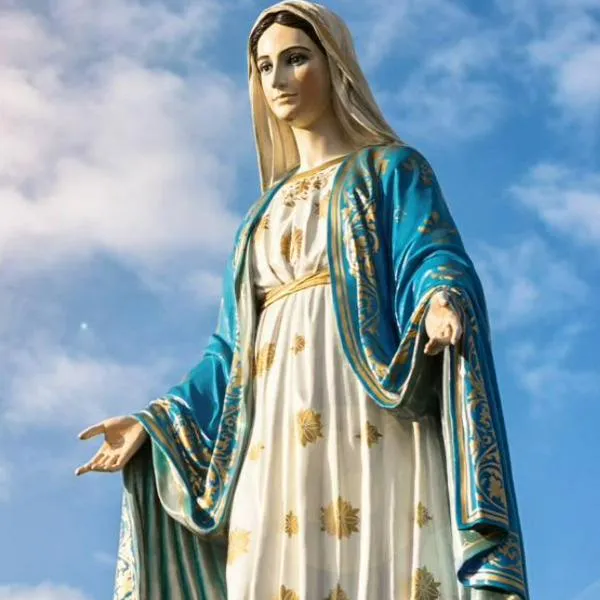 Oración a la Inmaculada Concepción de la Virgen María para pedir su intersección. Su día se celebra cada 8 de diciembre después del Día de las Velitas.