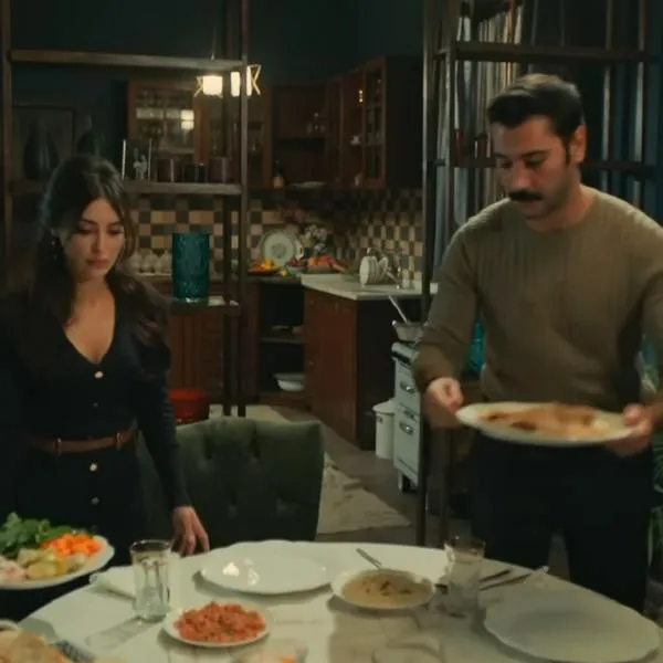 Actores de 'Tierra amarga', novela turca de Caracol, en nota sobre los que se habrían enamorado en grabaciones