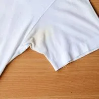 ¿Cómo quitar las manchas amarillas de la ropa blanca? Siga estos sencillos trucos.