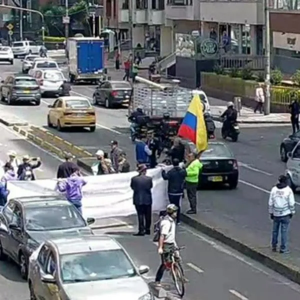 Bogotá hoy: protestas en la Carrera 7 con Calle 63 se presentan manifestaciones en la este jueves. Piden tomar vías alternas para evitar trancones.