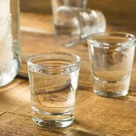 ¿Cómo cuidar el hígado al momento de consumir licor? Experto explica.