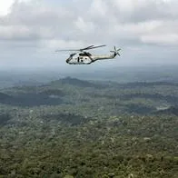 Helicóptero militar guyanés, parecido al que desapareció cerca de la frontera con Venezuela.