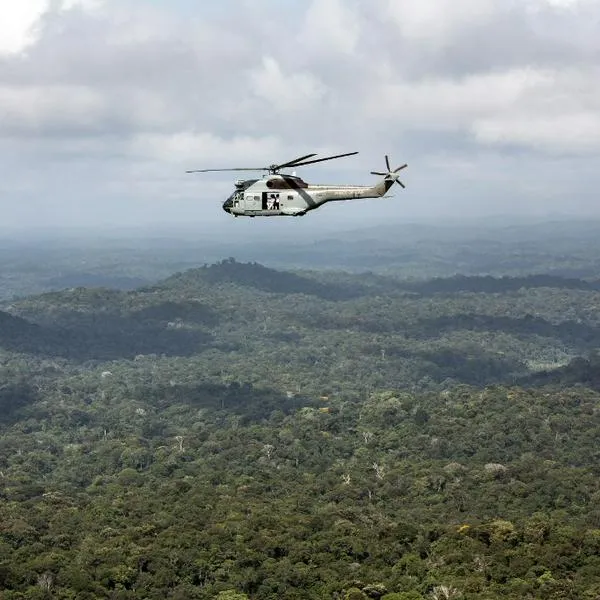 Helicóptero militar guyanés, parecido al que desapareció cerca de la frontera con Venezuela.
