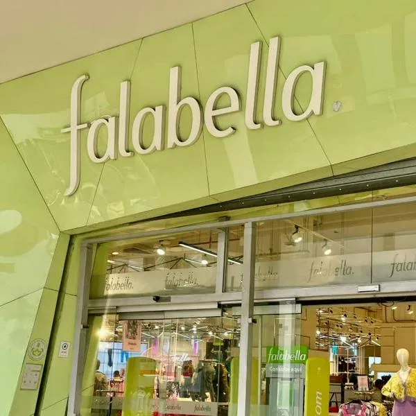 Falabella anunció despidos en Colombia, Perú y Chile por grandes pérdidas registradas en el último trimestre.