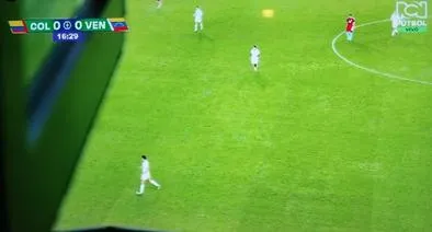 Colombia vs. Venezuela hoy: cantante del gol se disculpó por mala cámara de TV