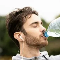 ¿Es peligroso consumir demasiada agua?
