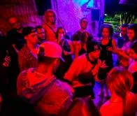 EN VIDEO: Masiva fiesta de guaracha en Manrique se extendió hasta el otro día
