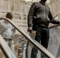 Niño sufrió accidente en escalera eléctrica de centro comercial, propiedad de los Char.