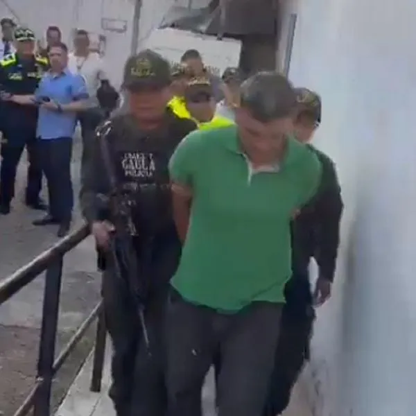 Harold Echeverry, siendo conducido por la Policía como presunto asesino de Michel Dayana González.