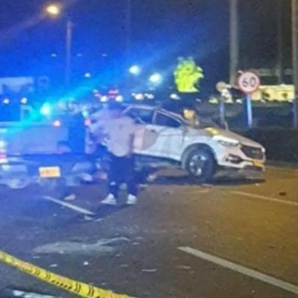 Muestran video del grave accidente en Chía que dejó 2 muertos y 4 heridos. Una camioneta se estrelló porque iba con exceso de velocidad. 