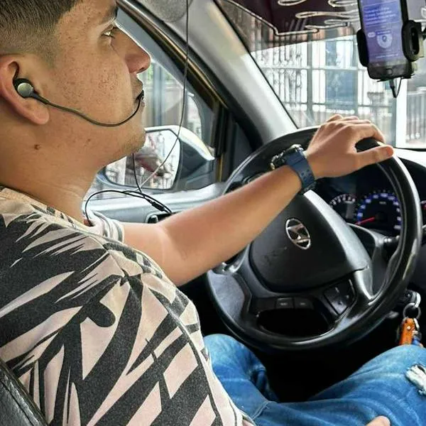 Foto de conductor de carro, en nota de que Taxia, rival de Uber, Cabify y más: cómo funciona, en qué países está y qué busca en Colombia