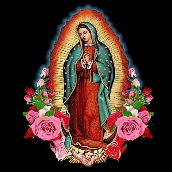 Forma correcta para hacerle un altar a la Virgen de Guadalupe 2023 y festejar su día. Debe usar una estatuilla, manteles, rosas blancas y otros.
