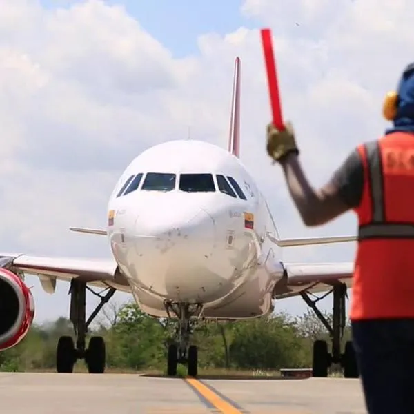 Adviernte a Avianca, Latam, Wingo y todas las aerolíneas en Colombia: proyecto regulara tarifas de tiquetes aéreos y queda prohíbido sobreventa de vuelos.