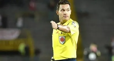 Nicolás Gallo, árbitro designado para pitar la final vuelta de Liga Betplay-II entre Medellín y Junior. Tiene una denuncia por corrupción que está en la Fiscalía