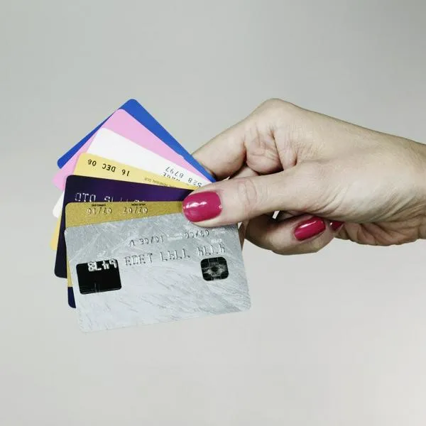 Qué bancos tienen mayores cobros por hacer hacer retiros en cajeros automáticos y por usar las tarjetas débitos: AV Villas, Banco de Bogotá y otros más.
