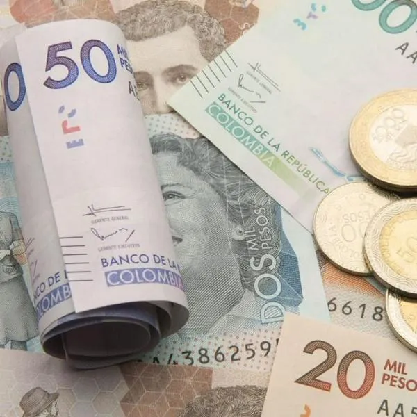 Foto de billetes colombianos por propuesta de subir salario mínimo a 18 %