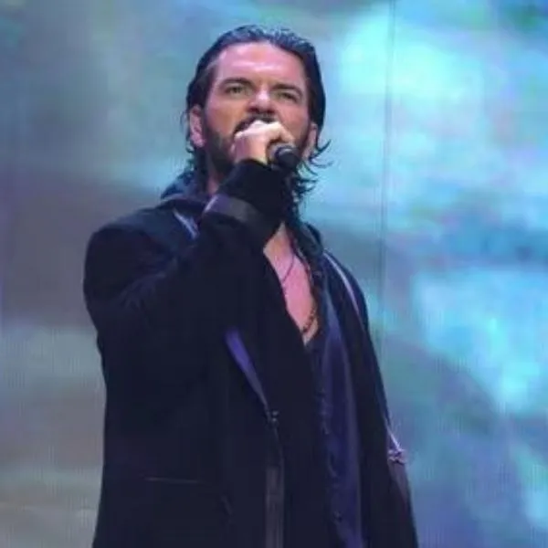 Ricardo Arjona confesó que tiene unos fuertes dolores de columna que lo obligaron a retirarse para someterse a una dura cirugía.