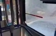 Inseguridad en Cali: Una bala perdida impactó contra un MÍO en pleno centro