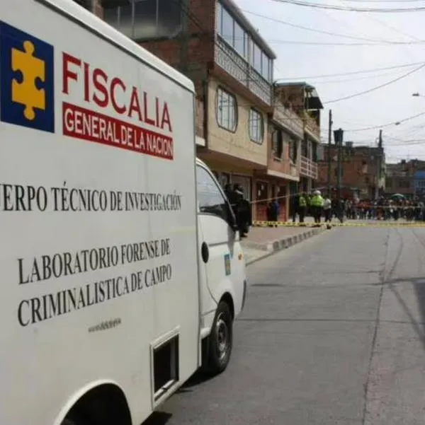 Sicariato en Bogotá: dos hombres asesinaron a Genrri Acero, de 53 años, mientras estaba en su casa en Ciudad Bolívar.