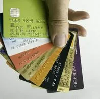 Revelan cómo ha sido el hábito de consumo de los colombianos en 2023 y los medios de pagos más usados: efectivo, tarjetas débito y billeteras digitales.