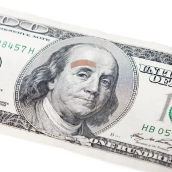 Dólar se desplomó $43 pesos y precio quedó lejos de $4.000: FED dará datos