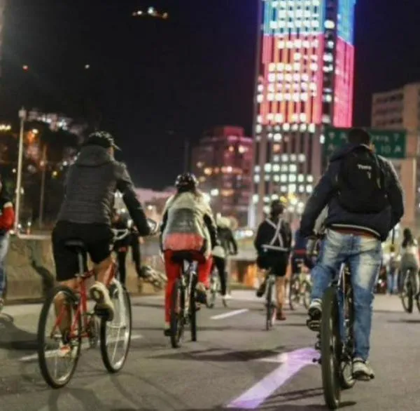 Conzoca cómo usar el Sistema de Bicicletas Compartidas para aprovechar la ciclovía nocturna navideña que será hoy en Bogotá.