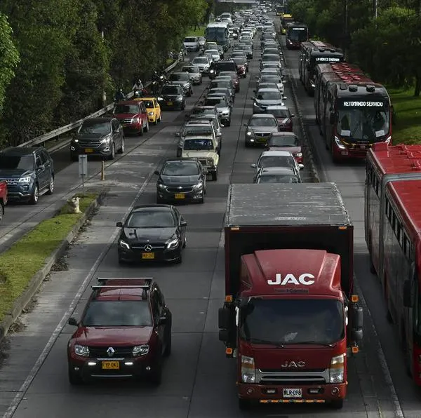 Bajar en una pendiente bien es clave para no dañar los frenos del carro.