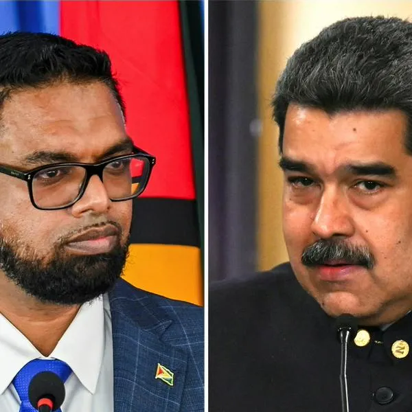 El presidente de Guyana, Irfaan Ali, y el gobernante venezolano Nicolás Maduro, enfrentados por el Esequibo.