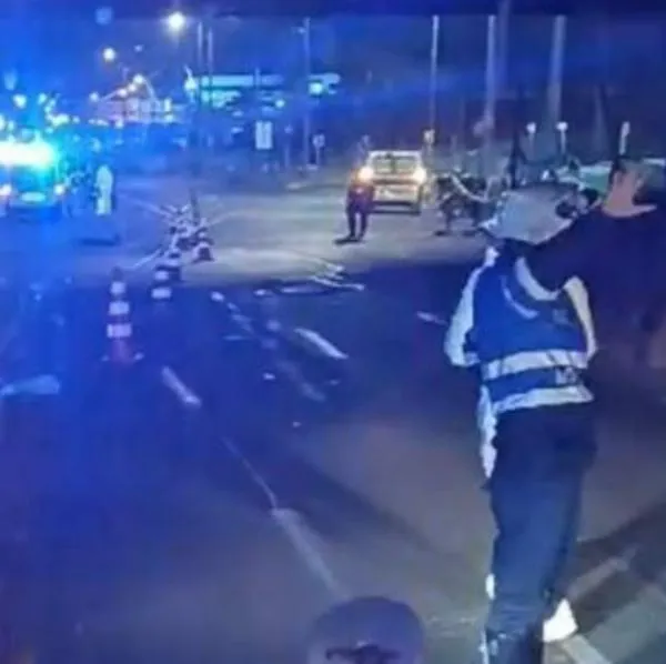 Trágico accidente en Bogotá: motociclista murió al estrellarse de frente contra el puente vehicular de la avenida 68 con calle 80. 