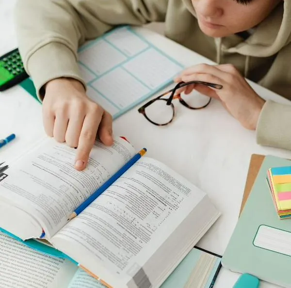 Estudiar gratis en universidades de Bogotá serpa posible con Fondo FEST gracias a la Secretaría de Educación de la ciudad.