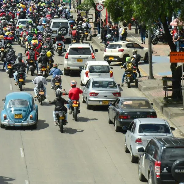 Carros y motos en Bogotá tendrán muchos trancones y más problemas en diciembre.