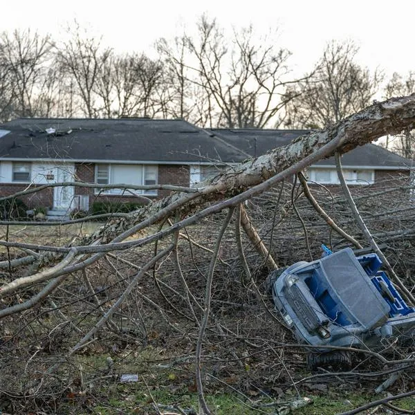 Bebé en Estados Unidos sobrevivió pese a ser llevado por un tornado.