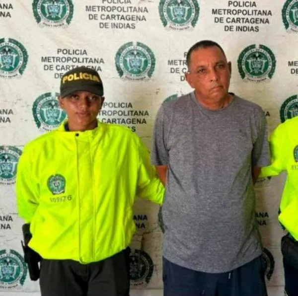  Ángel Navarro Romero, cantante vallenato que resultó ser un señalado líder de un peligroso grupo de narcotráfico. Fue capturado recientemente